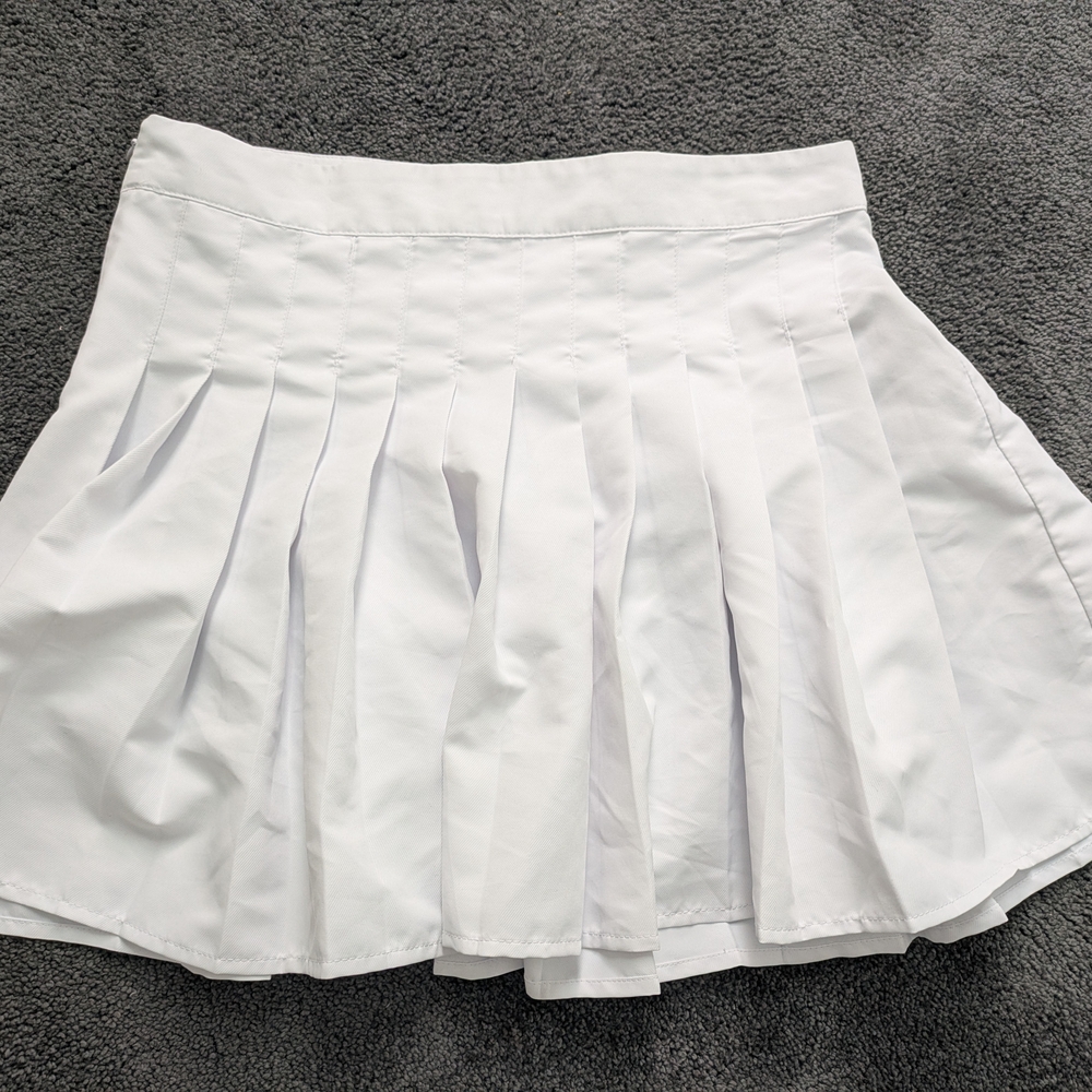 Elegant White Pleated Skirt